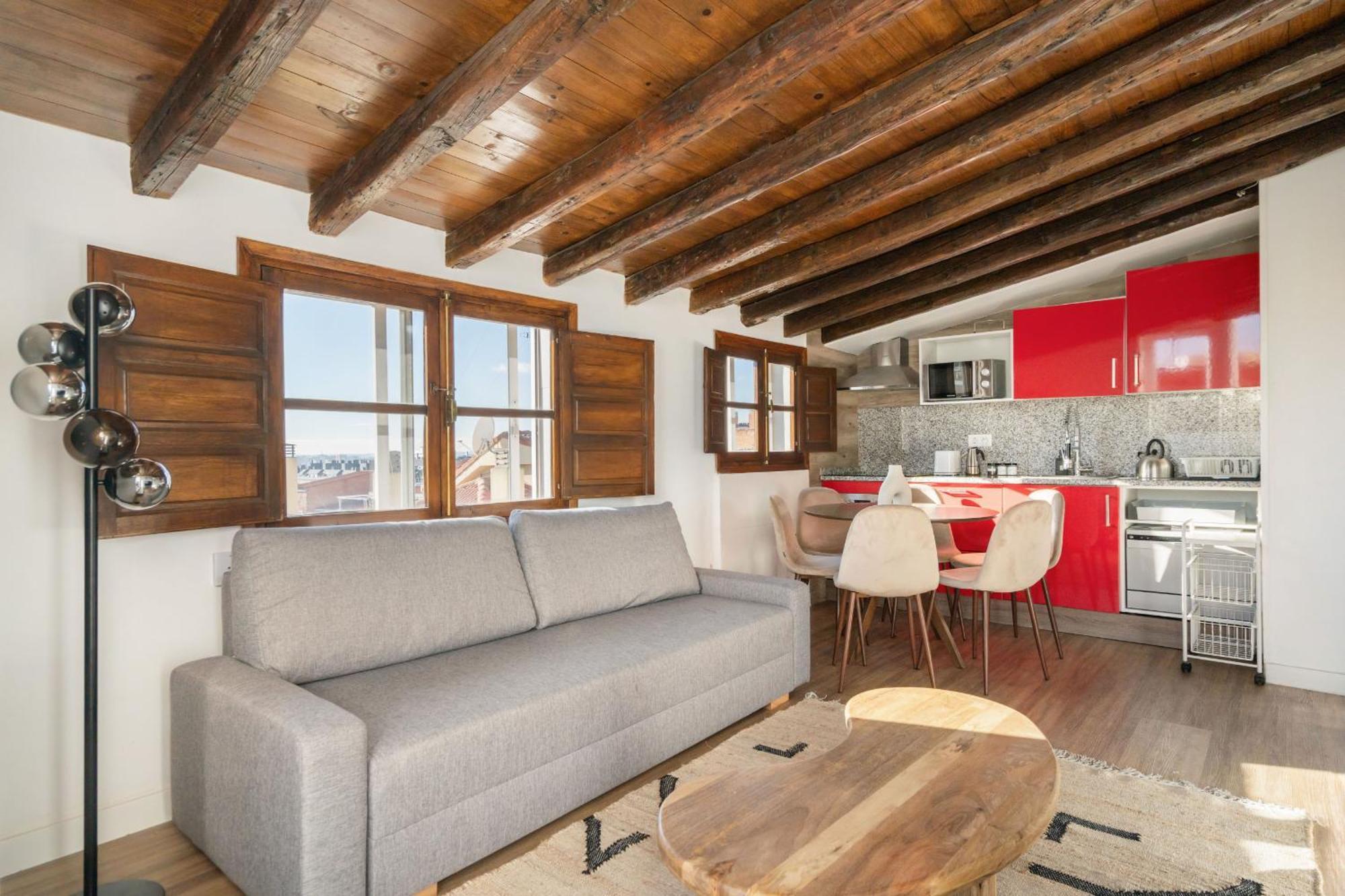 Atico Con Terraza En Lavapies Alquiler Temporal Apartment Madrid Exterior photo
