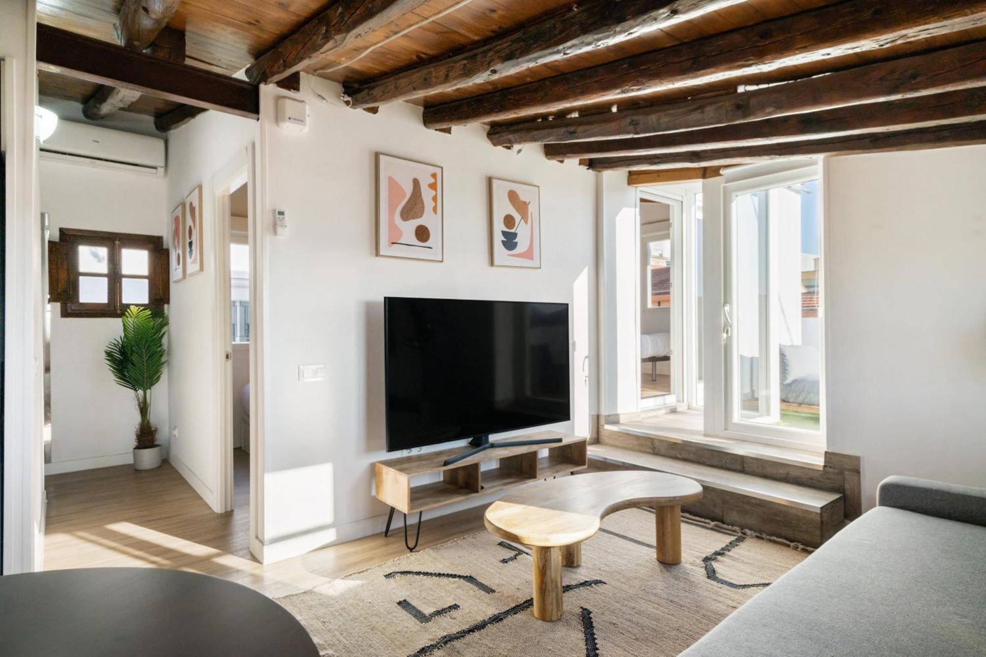 Atico Con Terraza En Lavapies Alquiler Temporal Apartment Madrid Exterior photo