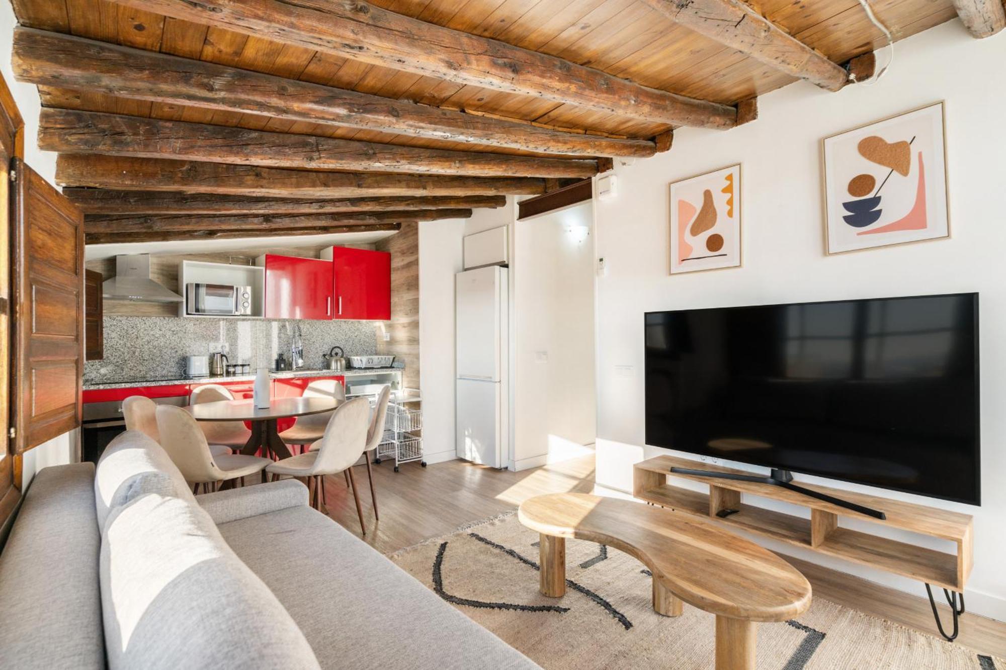 Atico Con Terraza En Lavapies Alquiler Temporal Apartment Madrid Exterior photo