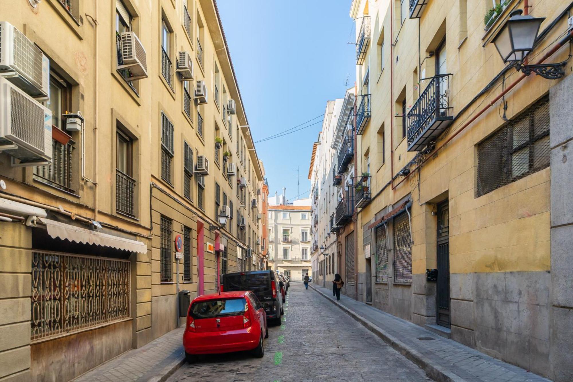 Atico Con Terraza En Lavapies Alquiler Temporal Apartment Madrid Exterior photo